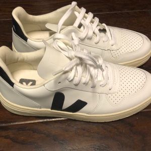 Veja V-10 size 7 sneakers